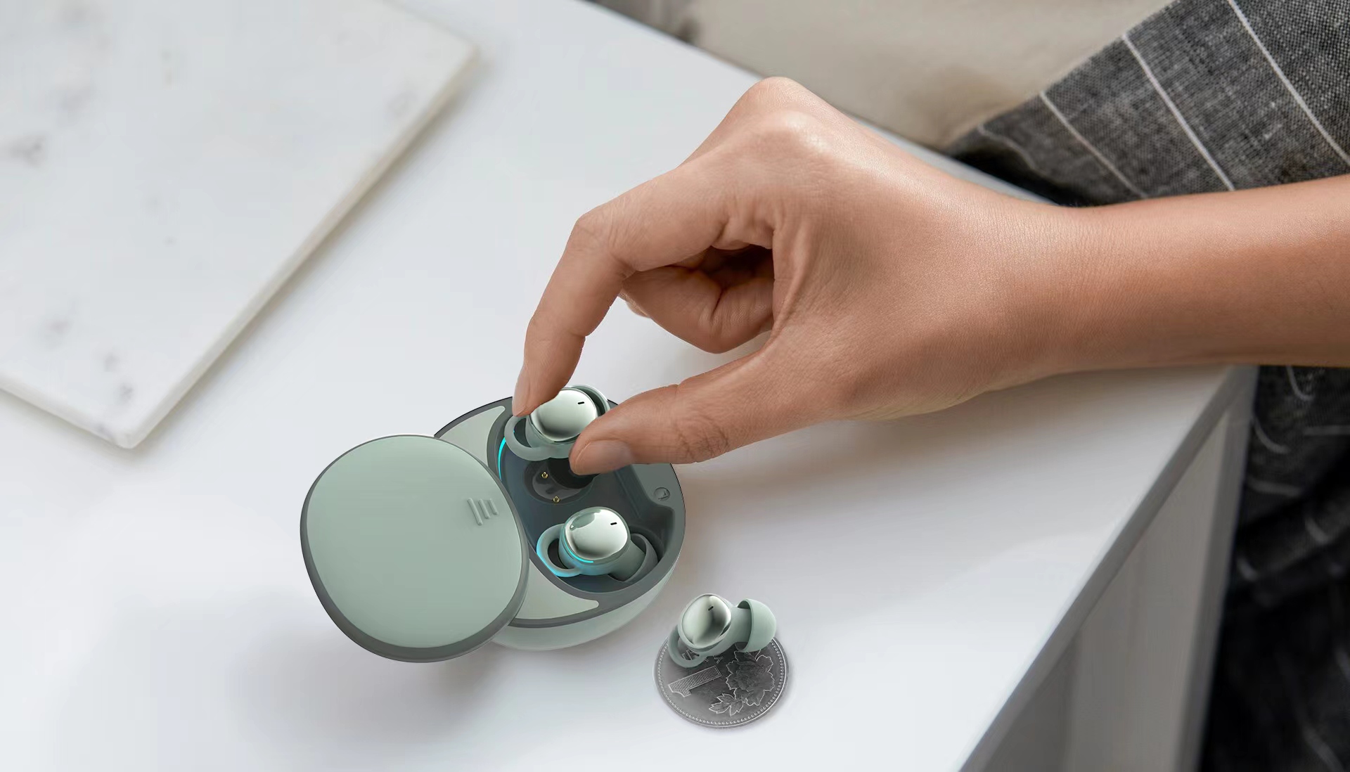 Hot-Selling Lightweight Wireless Earphones: Fashionable & Durable for Daily Use detail