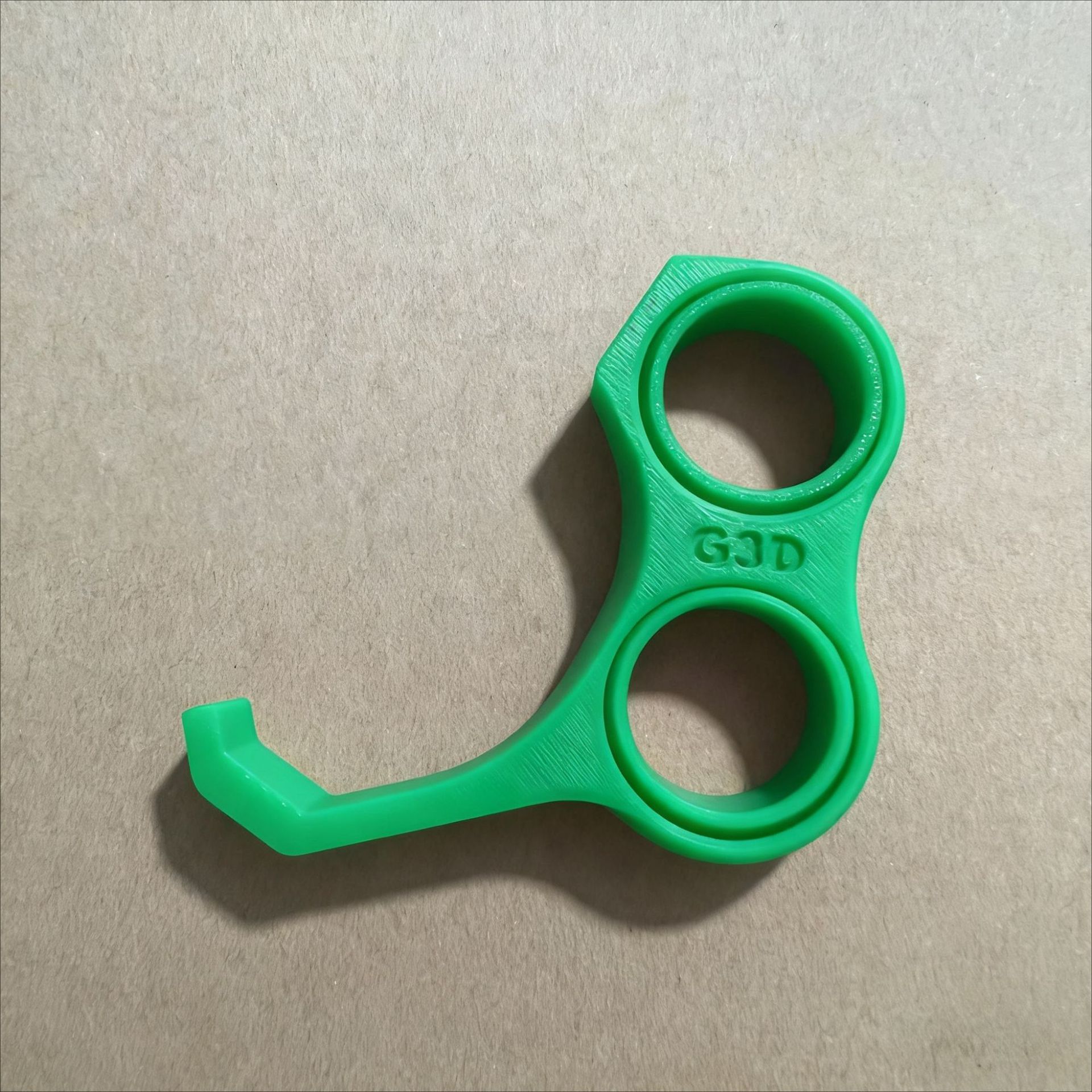 The 3D-printed, State-of-the-art Ergonomic Phone Stand Made of PLA Material Effectively Reduces Pressure on Fingers and Palms. detail