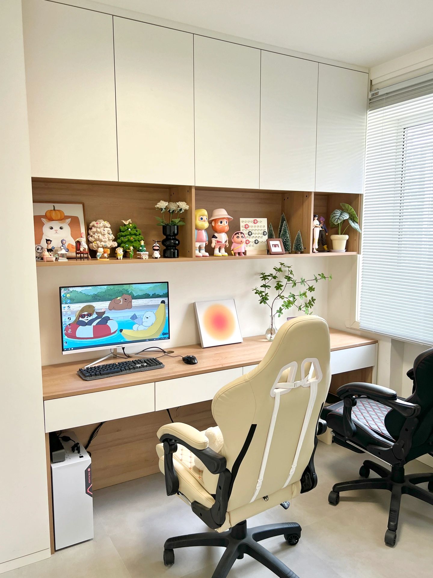 Modern Simple Ornaments Eco-Friendly Resin Crafts Bookcase Book Cabinet for Study Office Desktop Decoration product view