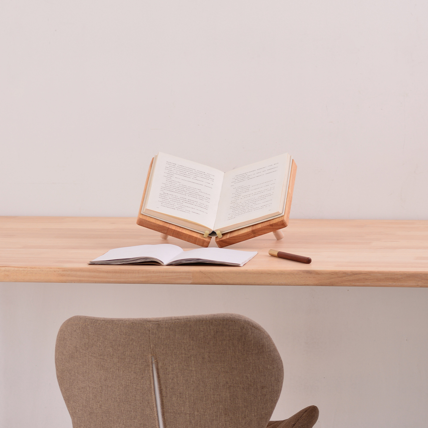 Custom Solid Wood Adjustable Angle Portable Display Rack Bookshelf for Book Display Desktop Stand product view