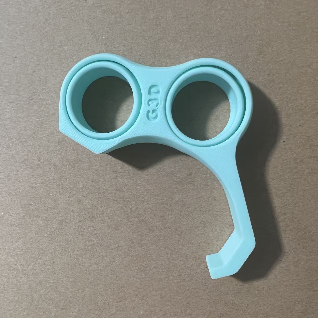 The 3D-printed, State-of-the-art Ergonomic Phone Stand Made of PLA Material Effectively Reduces Pressure on Fingers and Palms. detail