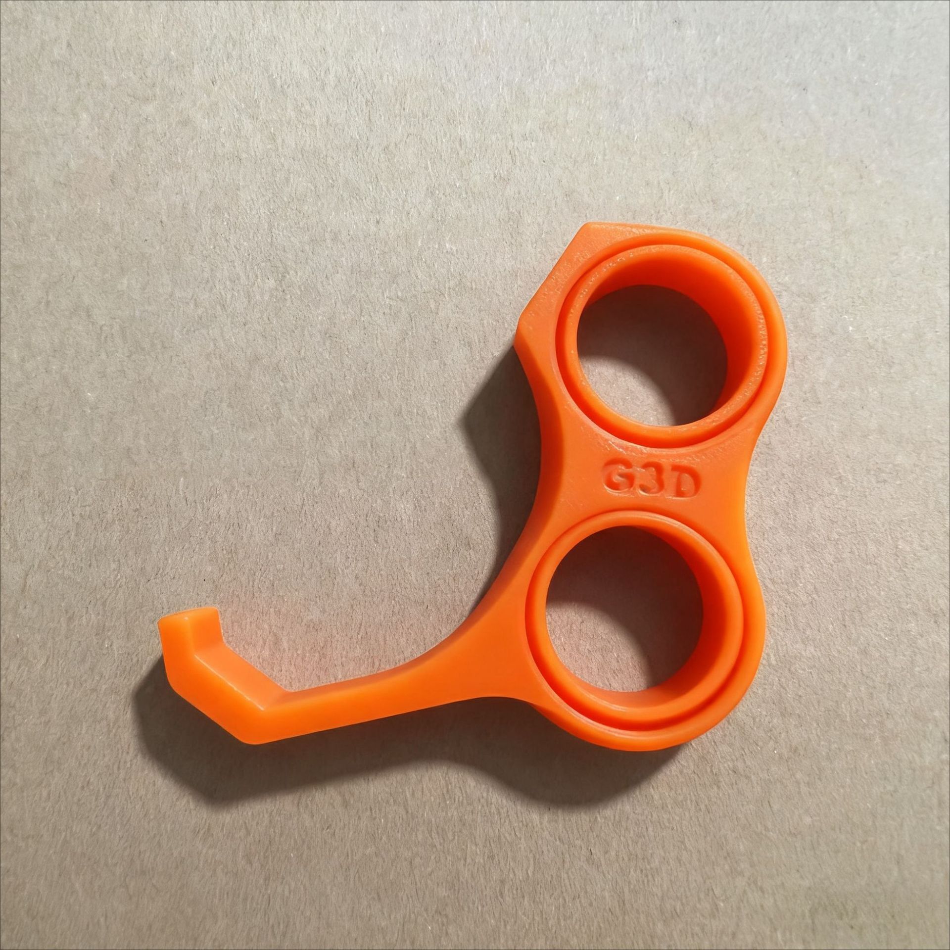 The 3D-printed, State-of-the-art Ergonomic Phone Stand Made of PLA Material Effectively Reduces Pressure on Fingers and Palms. detail