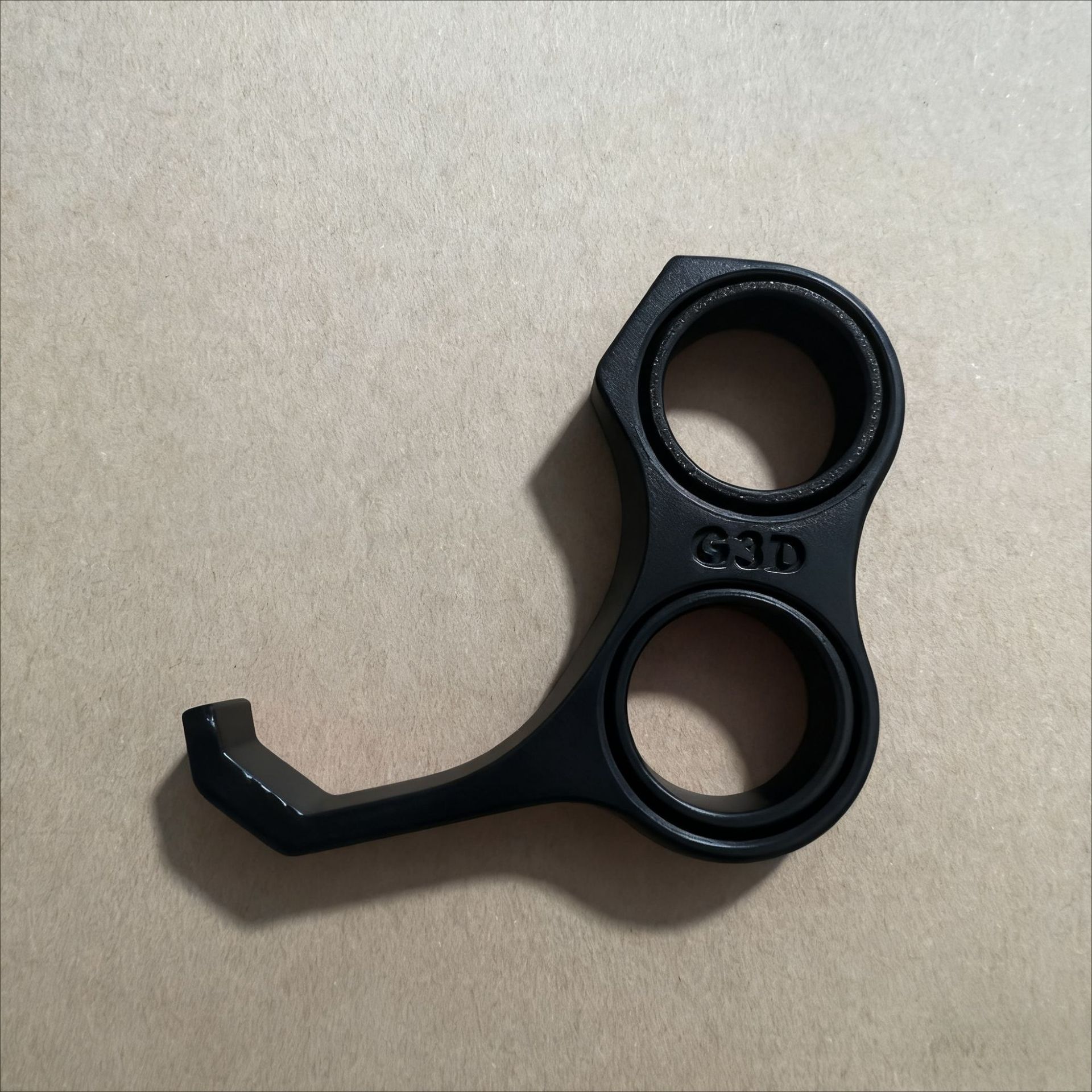 The 3D-printed, State-of-the-art Ergonomic Phone Stand Made of PLA Material Effectively Reduces Pressure on Fingers and Palms. detail