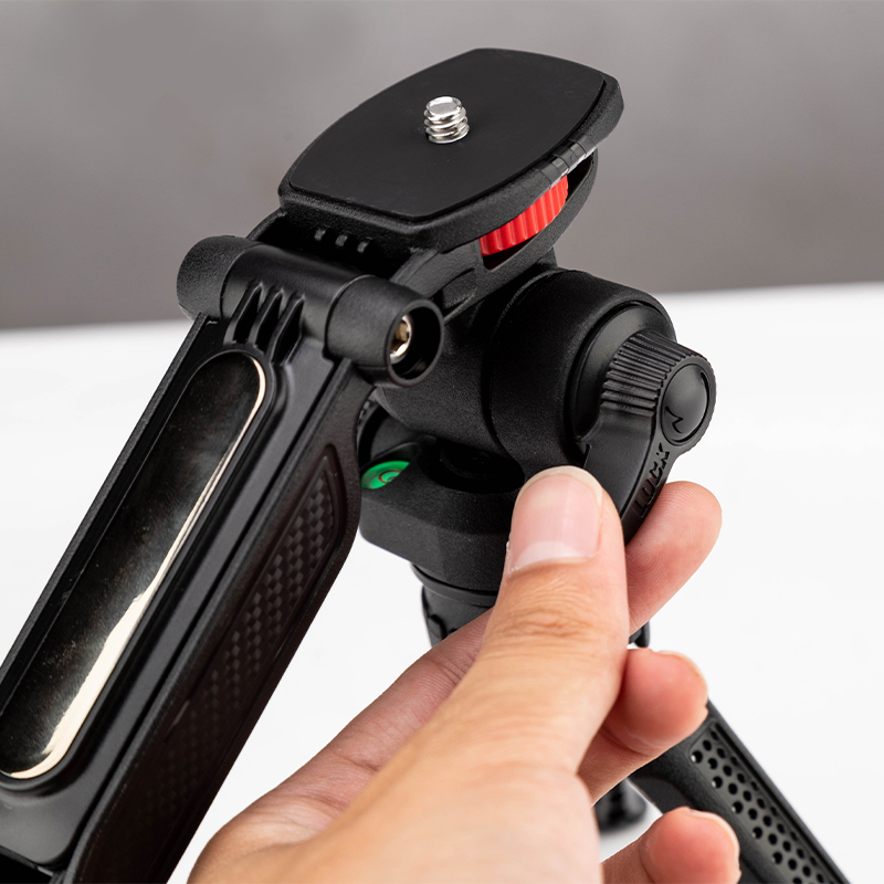 Goocong OEM Professional Universal Fluid Head Stable Smartphone Camera Tripod Stand product view