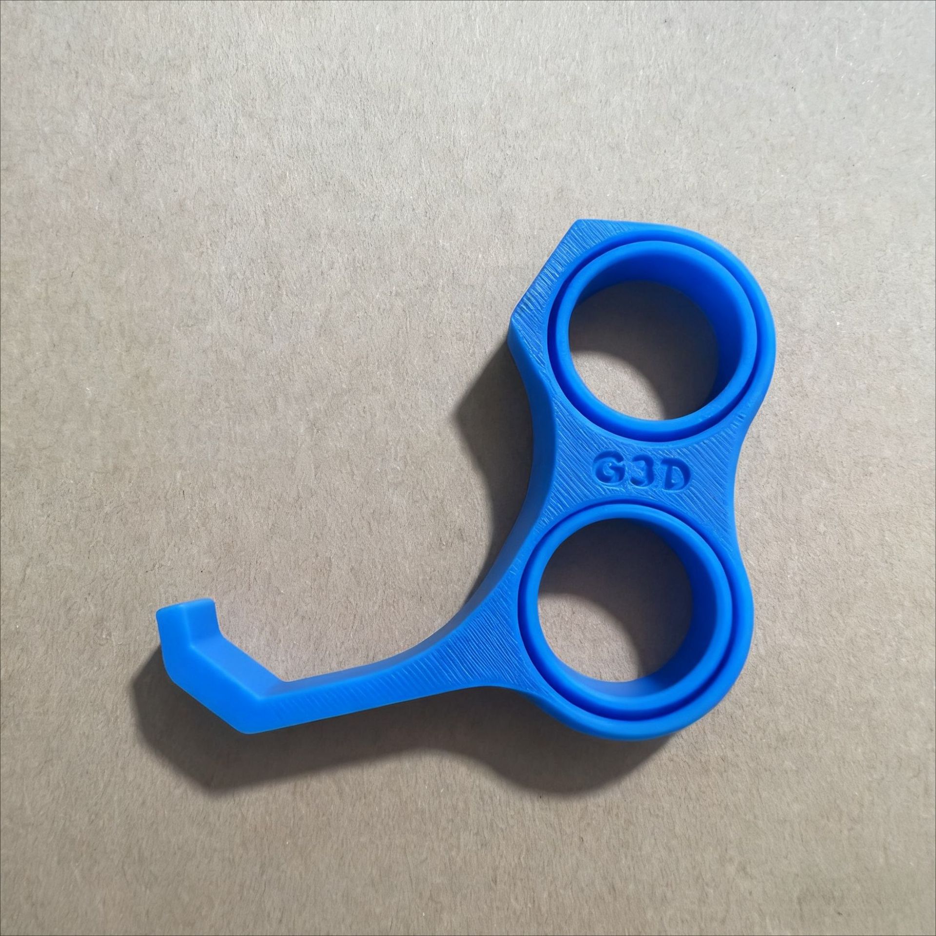 The 3D-printed, State-of-the-art Ergonomic Phone Stand Made of PLA Material Effectively Reduces Pressure on Fingers and Palms. detail