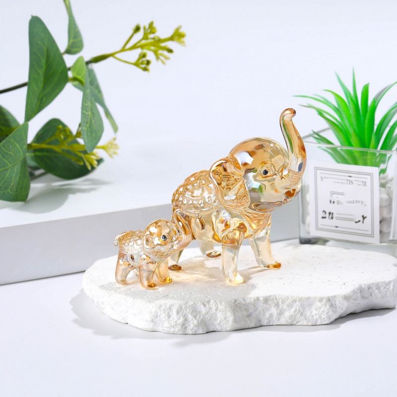 Transparent Handcrafted Crystal Engraved Elephant Sculpture Luxury Minimalist Design Desktop Accent Piece Bookshelf Cabinet