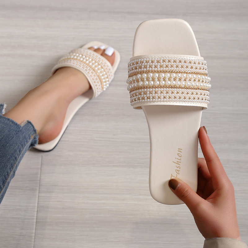 Flip Flops 2025 Hot Selling New Large Size Flat-Soled Fashionable Casual Women's Flip Flops for Daily Wear detail