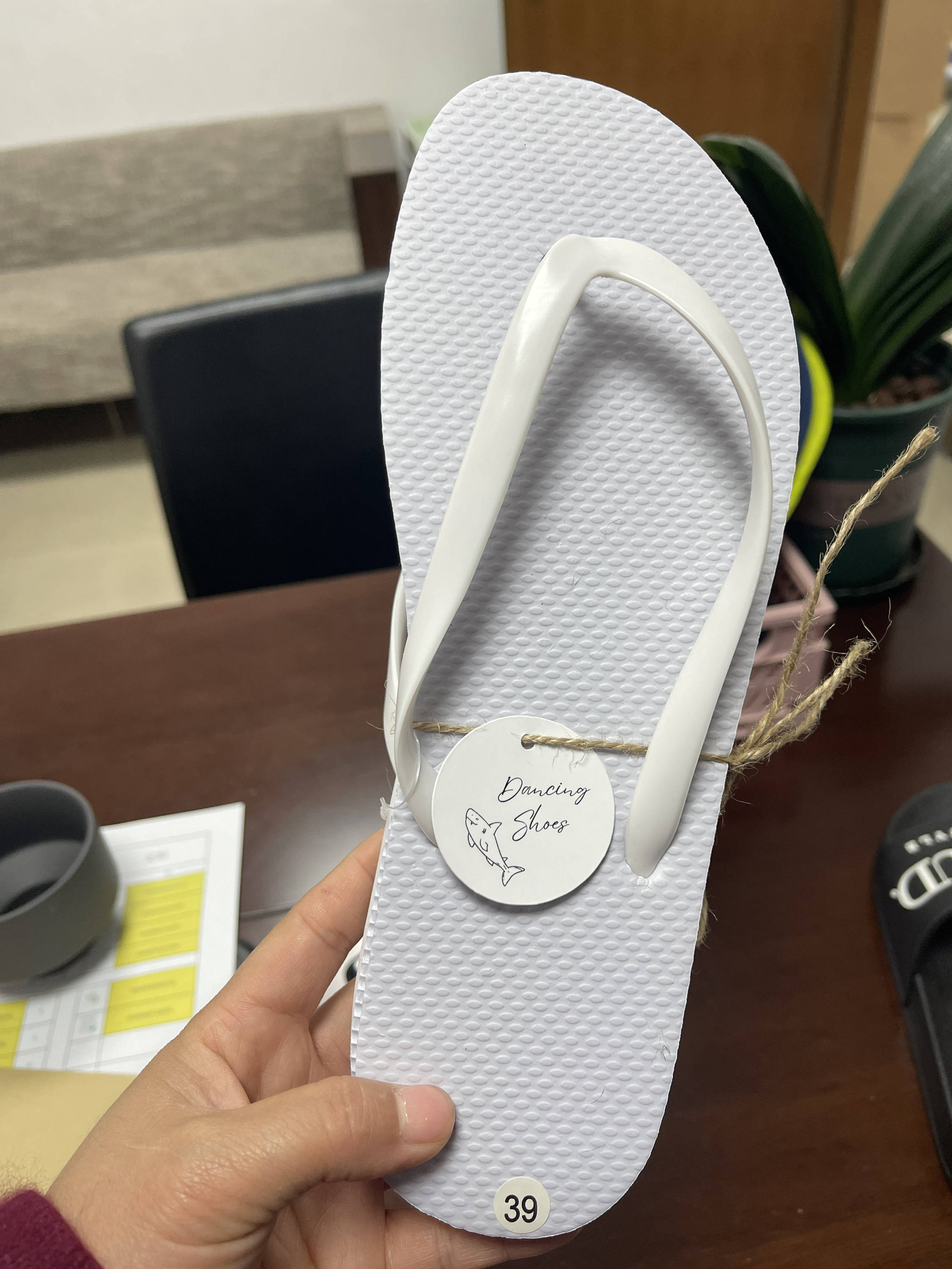 Custom White Ladies Flat Flip-Flops Slippers for Women slippers for Wedding Bulk with Recyclable Hotel slippers with logo product view