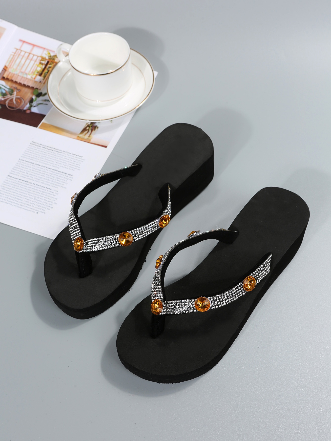The Best-selling High-end Flip Flops with Platform Soles for Summer for Women to Wear Outside and Non-slip Beach Heels detail