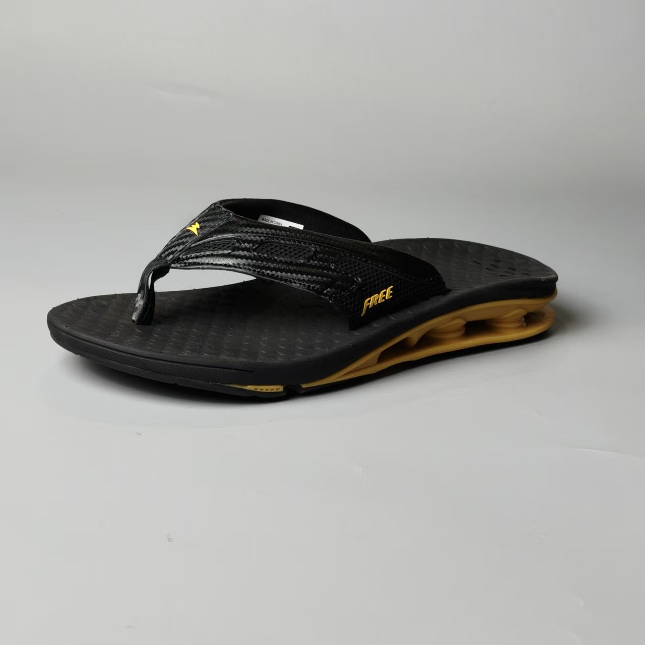 PU Carbon Fiber Pattern 2025 New Fashion Trend Outdoor Vacation Non-Slip Breathable Thick-Soled Bottle Opener Beach Flip-Flops detail