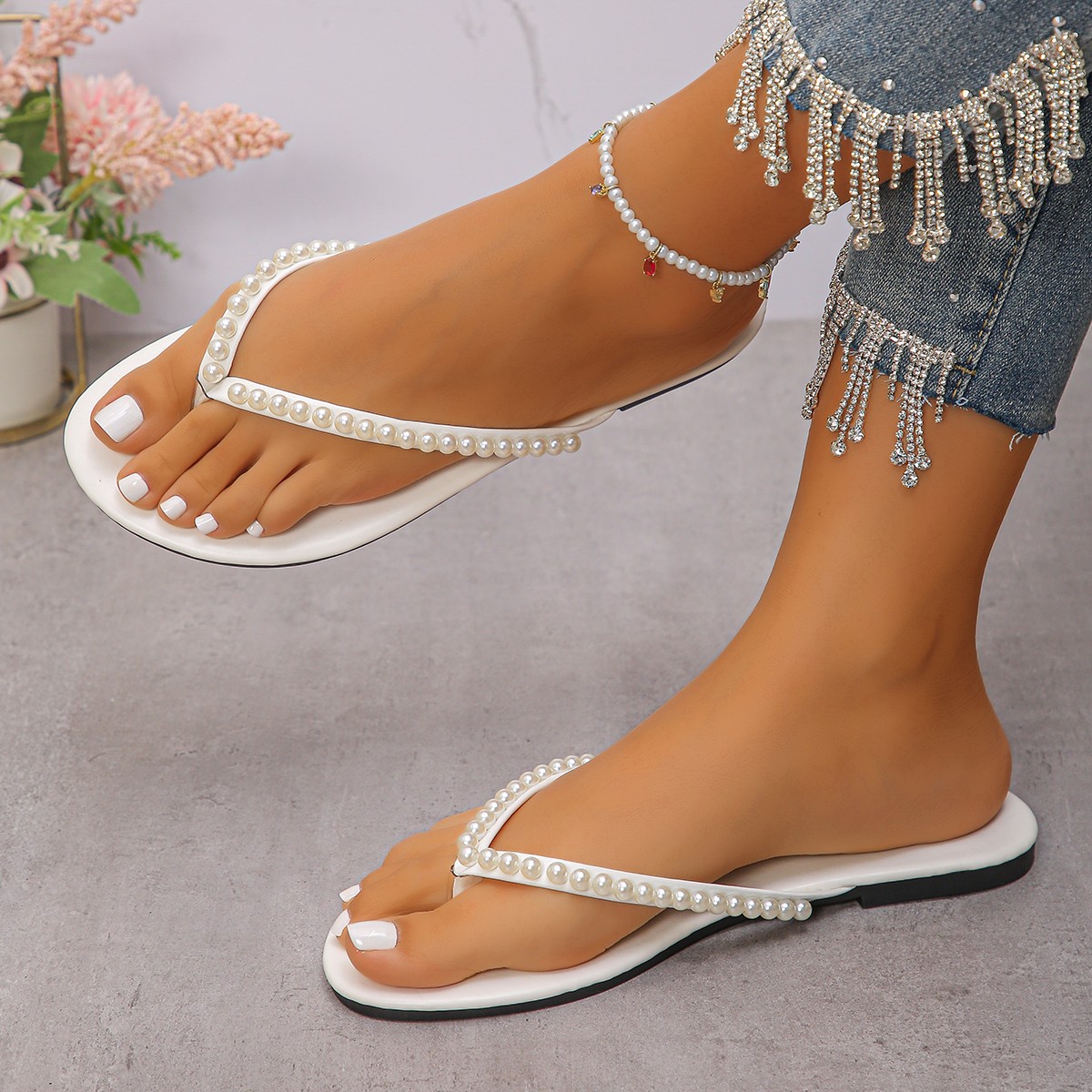 Women's Spring Summer Lightweight Flat Flip-Flops Fairy Pearl Beaded Soft Sole Non-Slip Quick-Drying Beach Sandals Fashion Trend detail