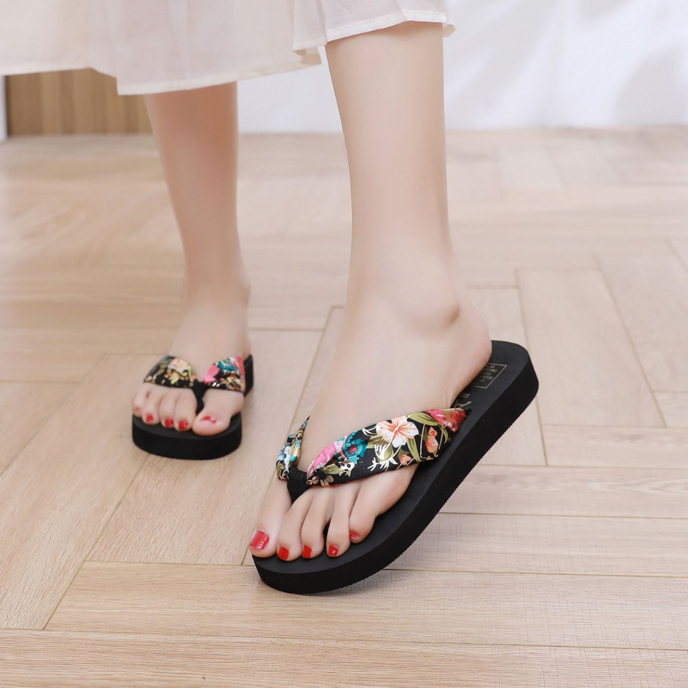 Wedge Flip-Flops for Women  Satin Straps  Lightweight Summer Beach Sandals sandales pour femmes detail