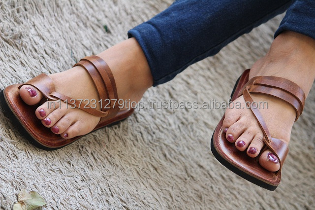 Crunch Leather Slipper Slip on Flat Stylish Slipper Women Leather Flats Comfort Leather Slipper detail