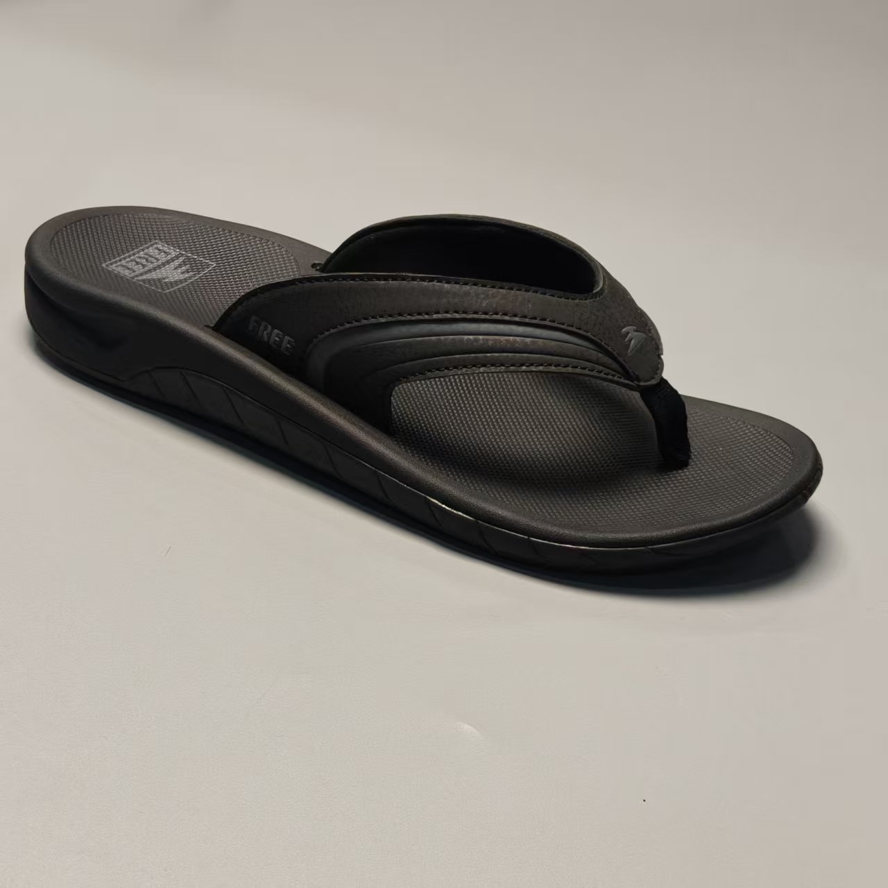 High-end Fashion Trendy Pu Upper Striped Design Breathable Durable Comfortable Stylish Elegant Thick-soled Outdoor Slippers detail