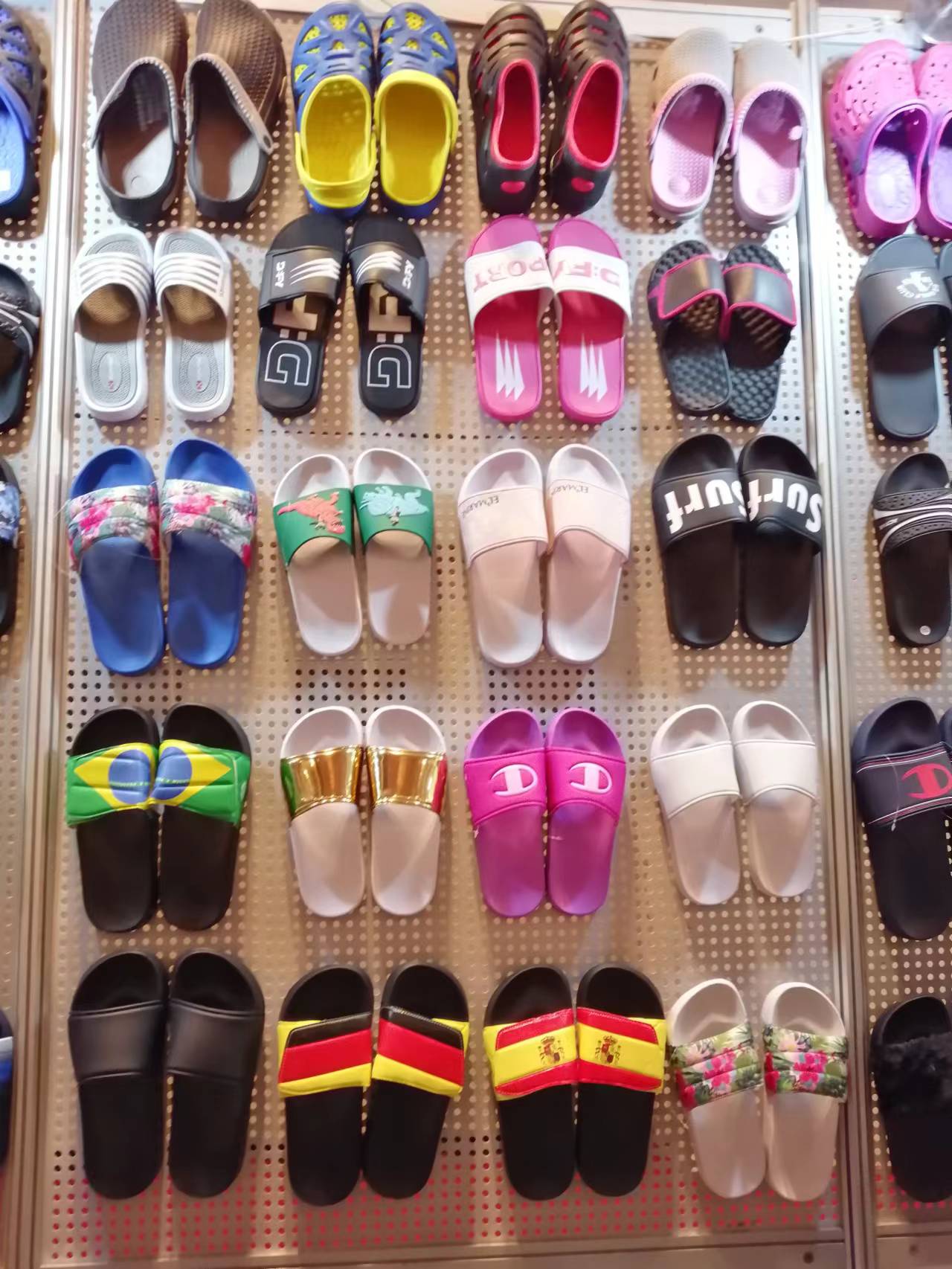 Custom Bulk Sandals for Men Women Wedding Pool Party Slippers White Flip Flops Wedding for Guests detail