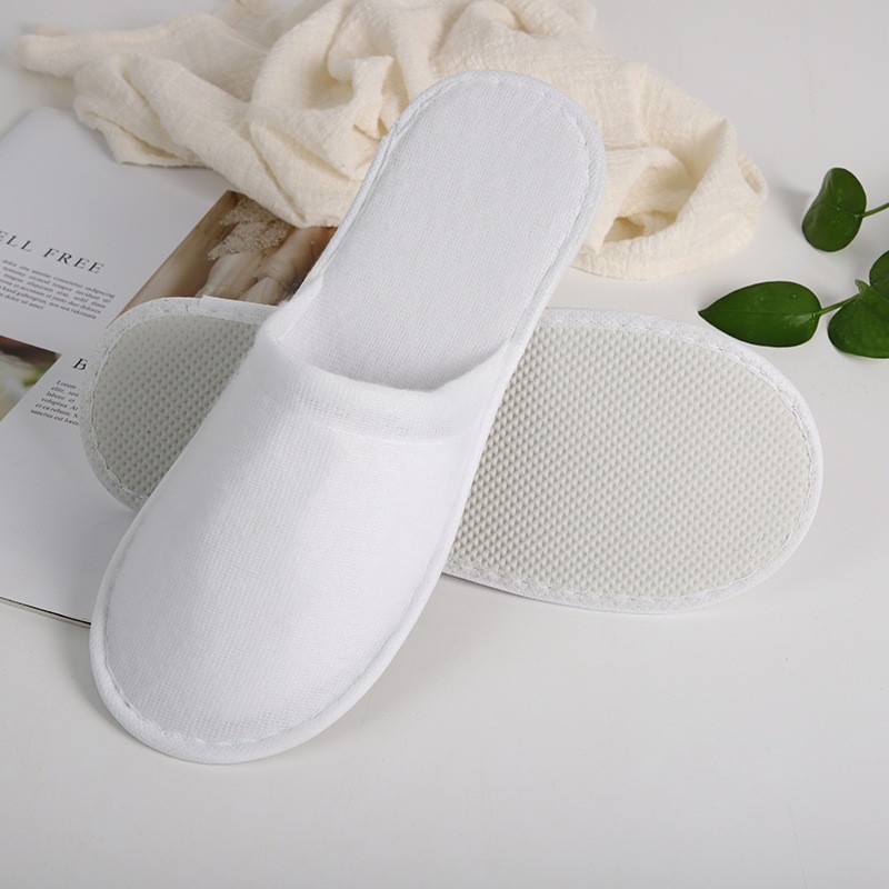 OEM Custom Logo Luxury Spa Slipper Hotels Cheap White Open Toe Coral Velvet Hotel Disposable Slippers