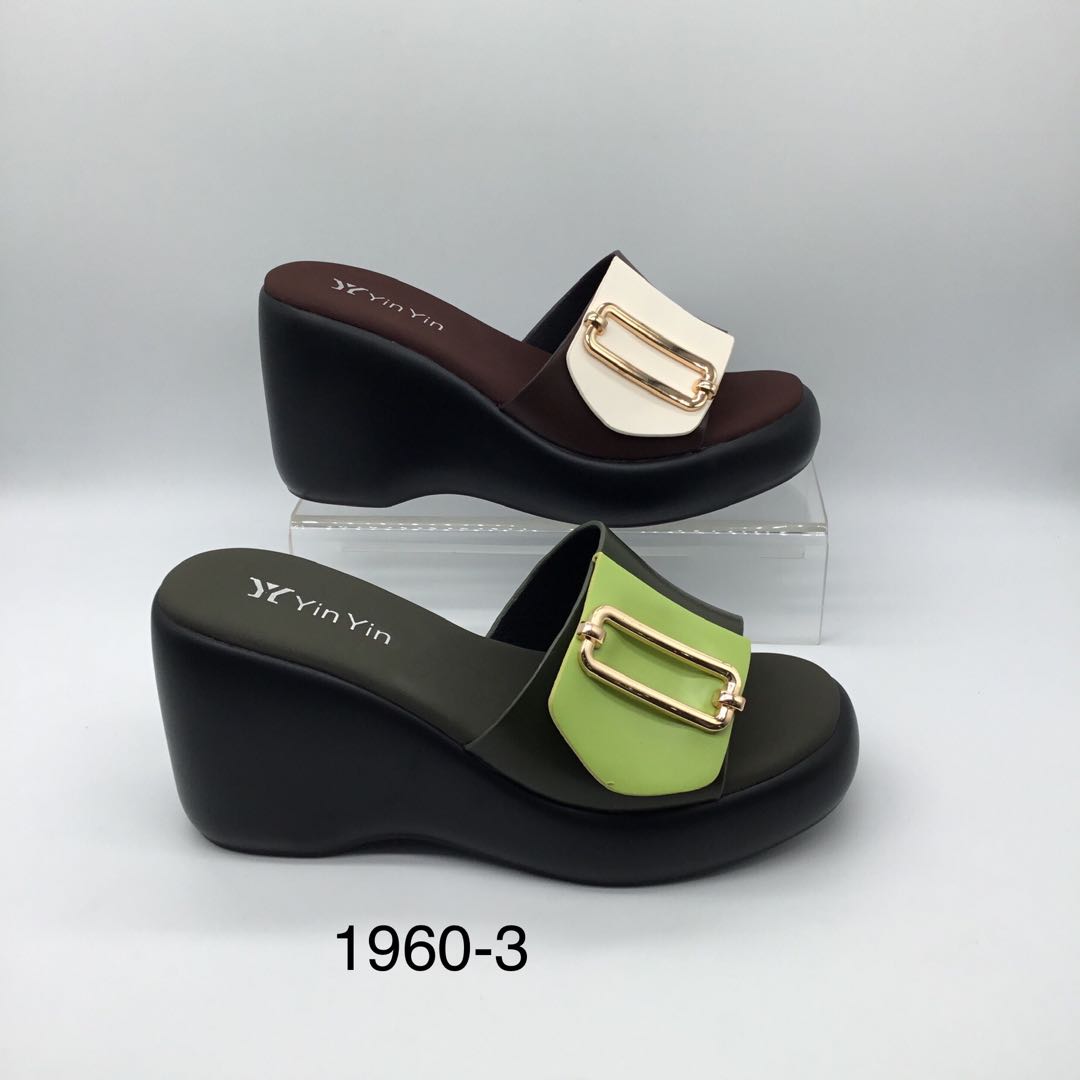 2026 Stylish Waterproof Platform T-Strap Thick Sole Slide-On Women Slide Wedges Sandals Slippers detail