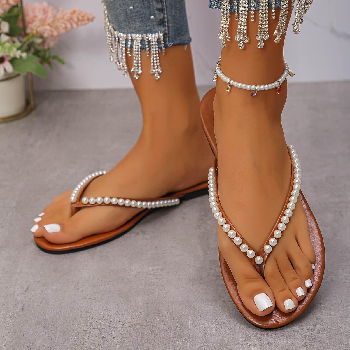 Women's Spring Summer Lightweight Flat Flip-Flops Fairy Pearl Beaded Soft Sole Non-Slip Quick-Drying Beach Sandals Fashion Trend detail