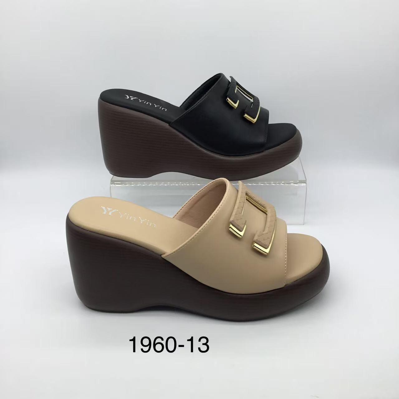 2026 Stylish Waterproof Platform T-Strap Thick Sole Slide-On Women Slide Wedges Sandals Slippers detail