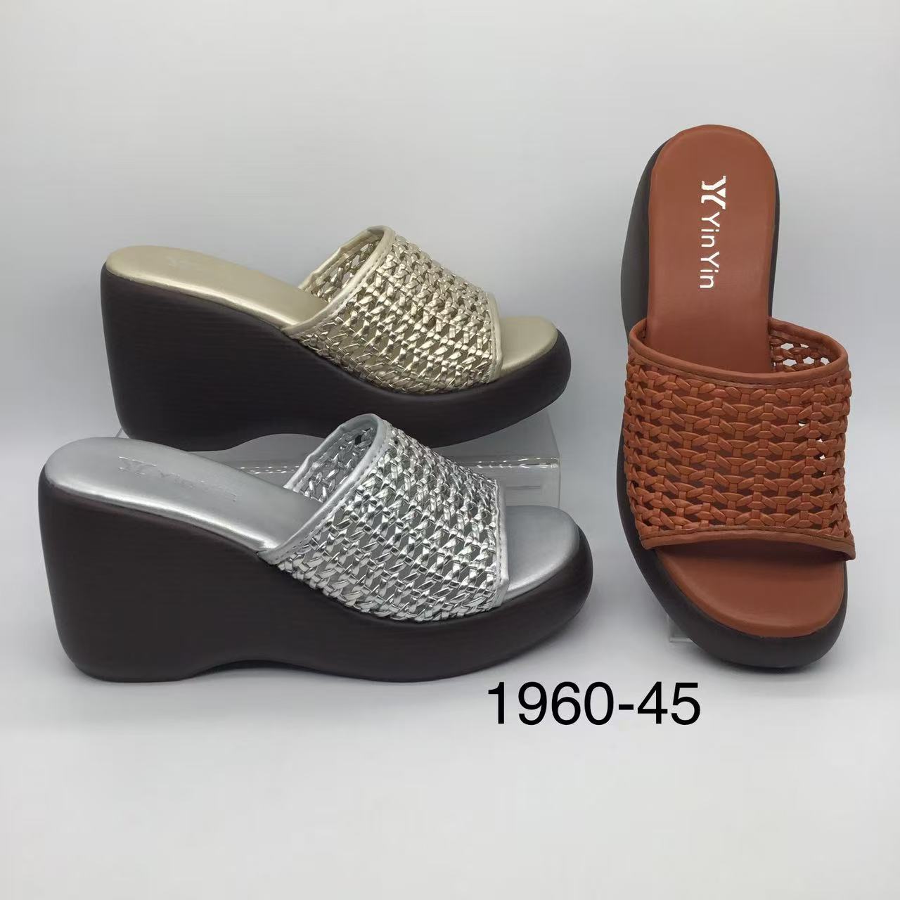 2026 Stylish Waterproof Platform T-Strap Thick Sole Slide-On Women Slide Wedges Sandals Slippers detail