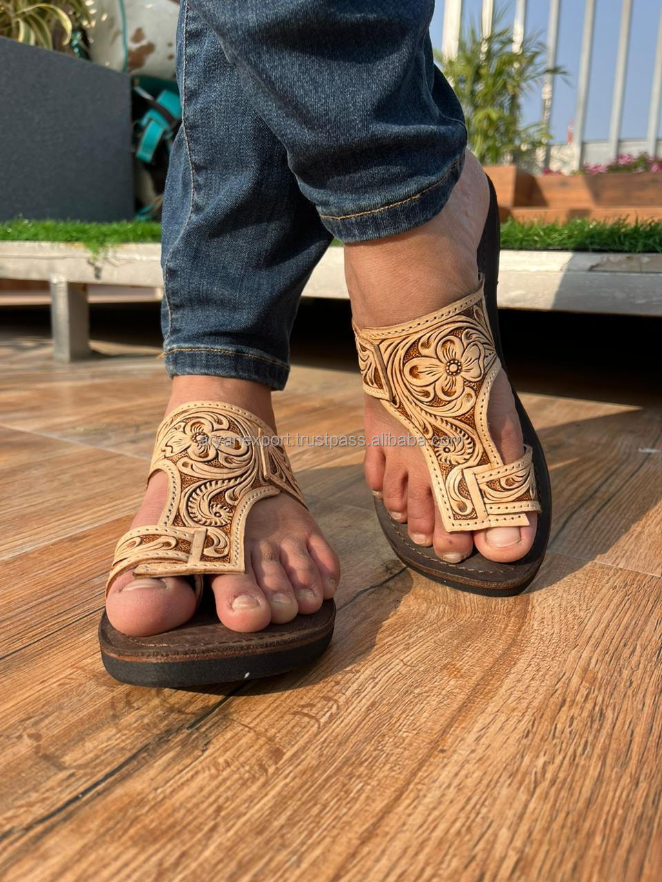 New Fashion Trend Women Flat Flip Flops High Quality Real Handmade Genuine Leather Western Style Cheap Price Female Sandals detail