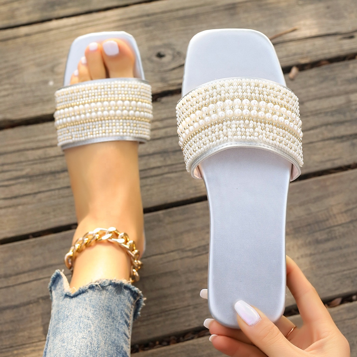 Flip Flops 2025 Hot Selling New Large Size Flat-Soled Fashionable Casual Women's Flip Flops for Daily Wear product view
