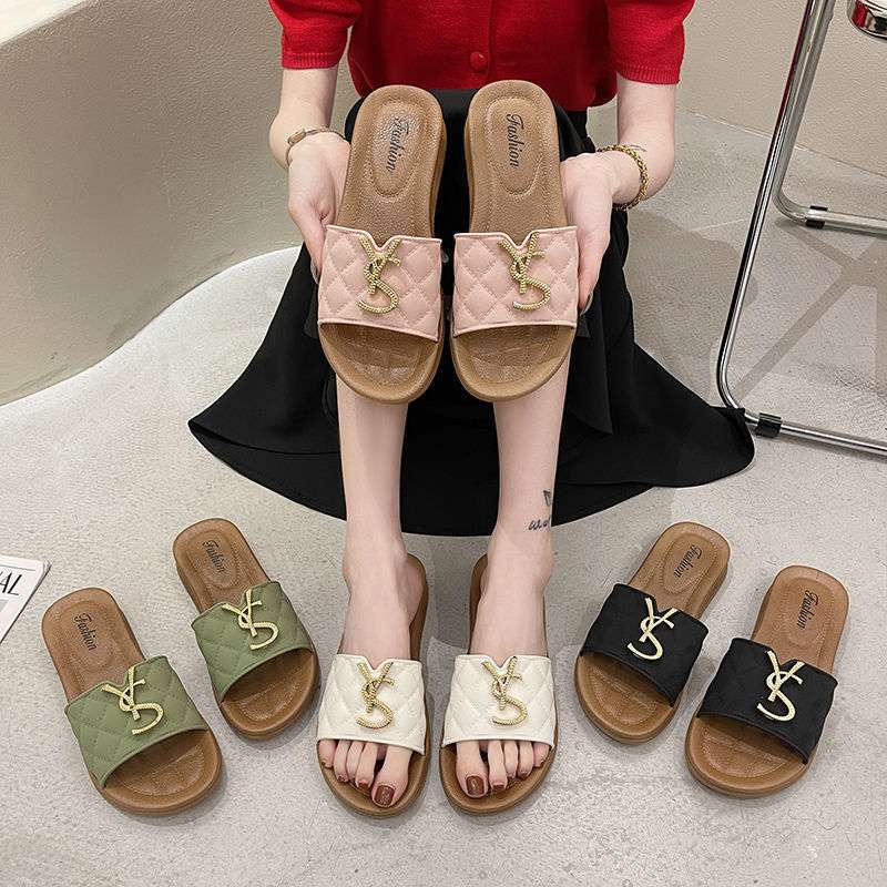 2026 Woman's Fashion Sandals Flat-Bottomed Beach Shoes Ladies Flip-Flops with Anti-Slippery Feature Lighted Summer Season Wear product view