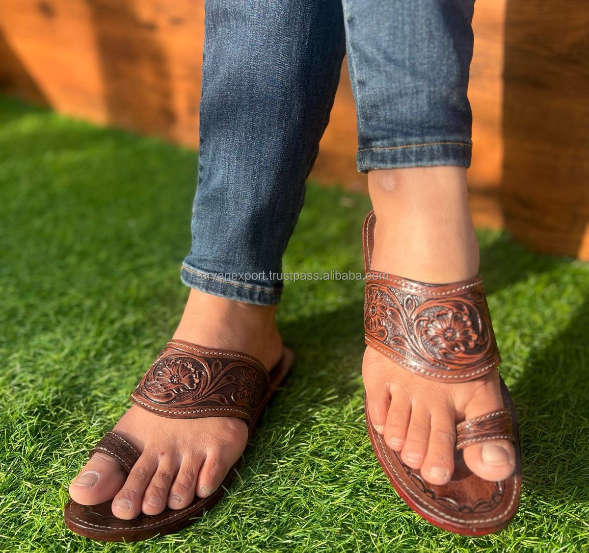 New Fashion Trend Women Flat Flip Flops High Quality Real Handmade Genuine Leather Western Style Cheap Price Female Sandals detail