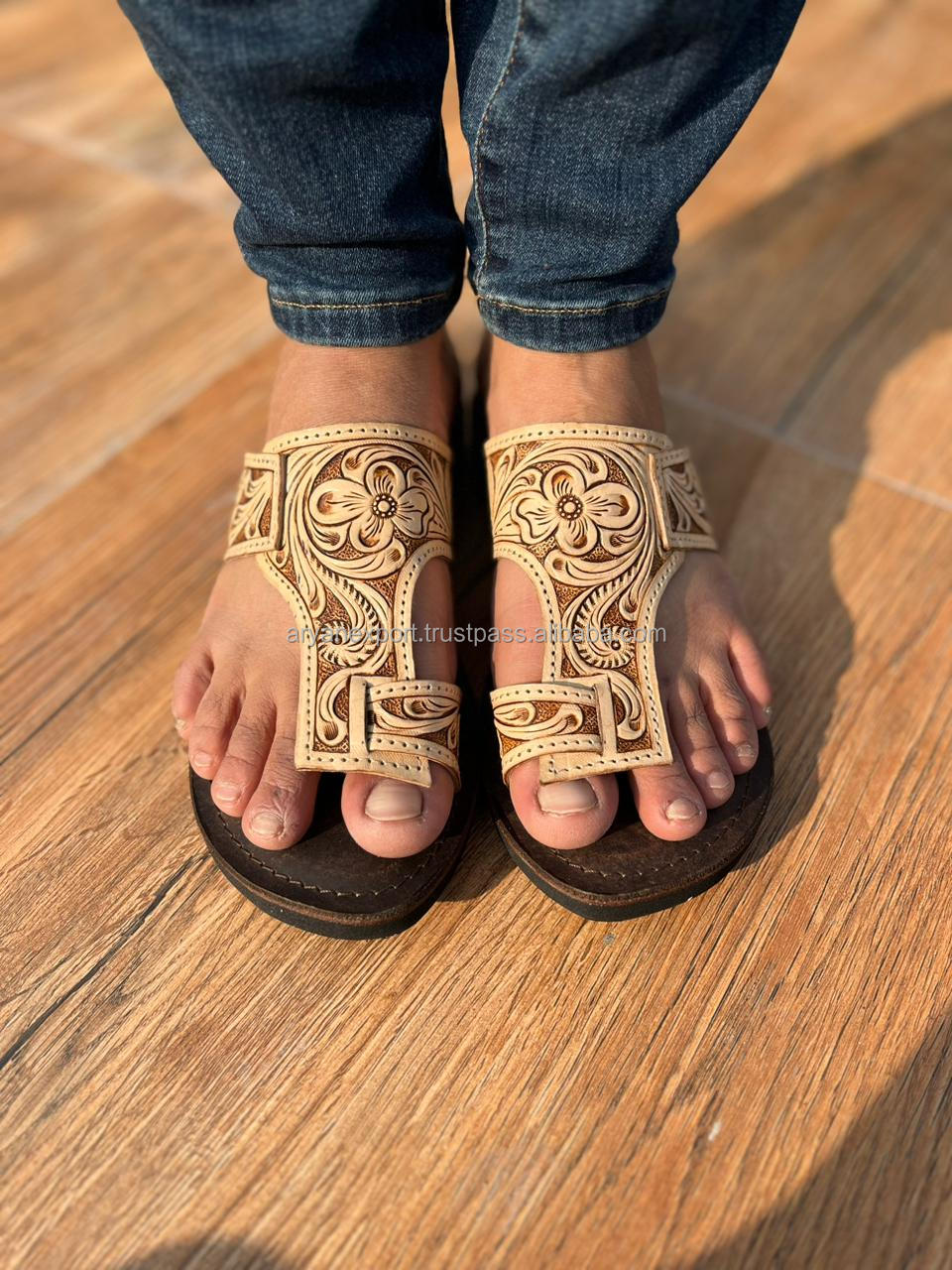 New Fashion Trend Women Flat Flip Flops High Quality Real Handmade Genuine Leather Western Style Cheap Price Female Sandals detail