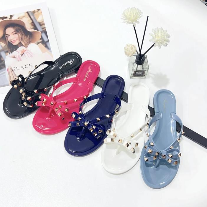 European New Style Platform Transparent Slip-On Fashion Trend Flip-Flops Round Toe for Summer Outdoor Use Jelly Sandals Women