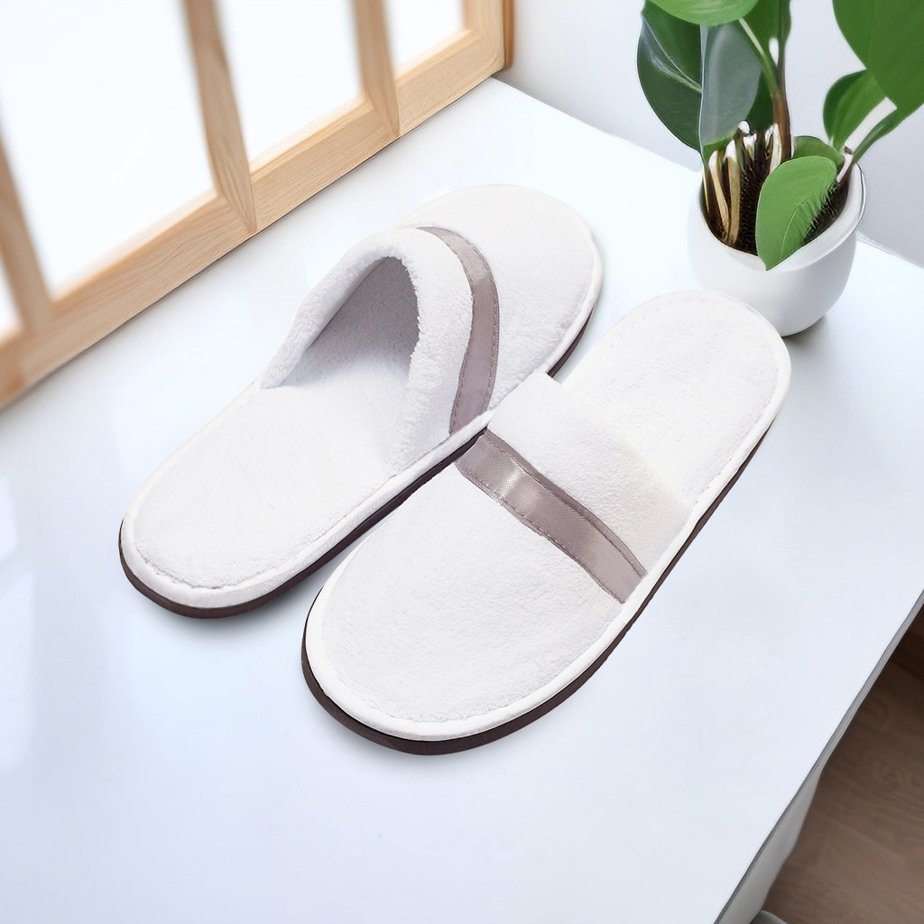 Hotel spa slippers mens womens wholesale wedding guest slippers family wedding party discounts detail