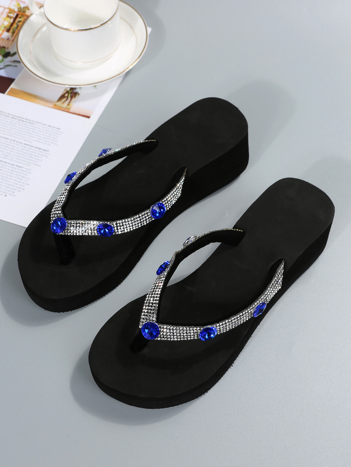 The Best-selling High-end Flip Flops with Platform Soles for Summer for Women to Wear Outside and Non-slip Beach Heels detail