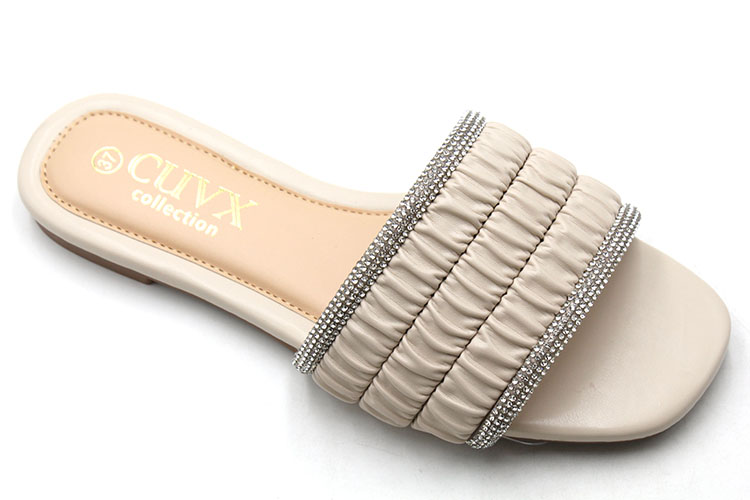 New slippers Women must Wear the Beach in Summer Flip-flops Soft Bottom Folds Striped Rhine-diamond Lady slippers detail