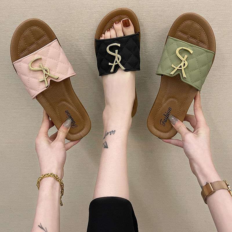 2026 Woman's Fashion Sandals Flat-Bottomed Beach Shoes Ladies Flip-Flops with Anti-Slippery Feature Lighted Summer Season Wear