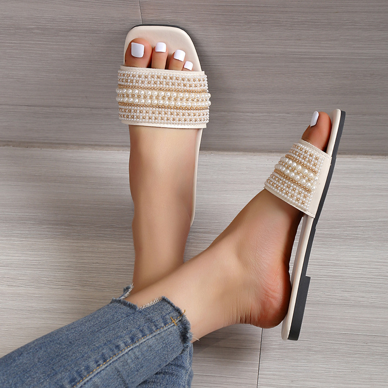Flip Flops 2025 Hot Selling New Large Size Flat-Soled Fashionable Casual Women's Flip Flops for Daily Wear detail