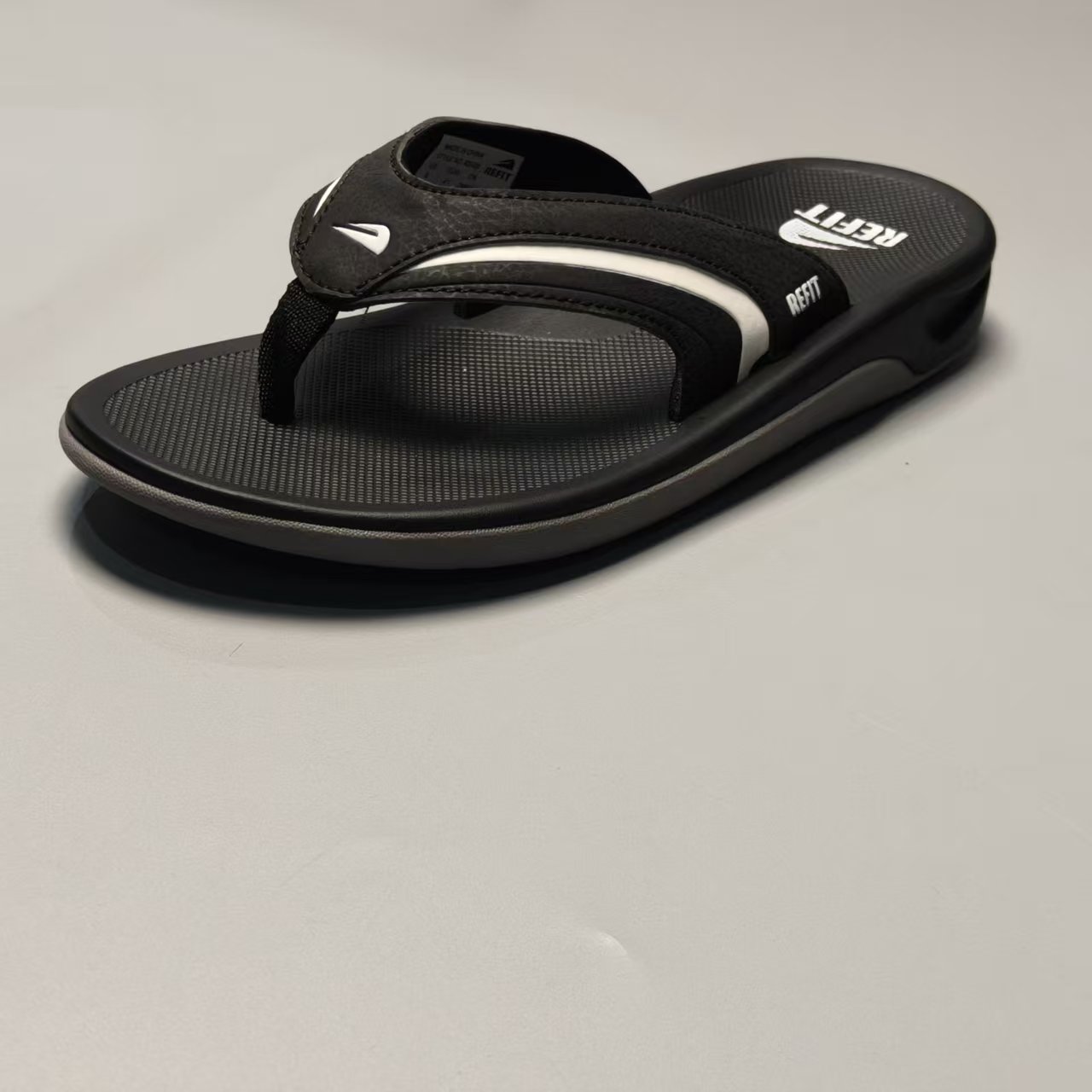 High-end Fashion Trendy Pu Upper Striped Design Breathable Durable Comfortable Stylish Elegant Thick-soled Outdoor Slippers product view