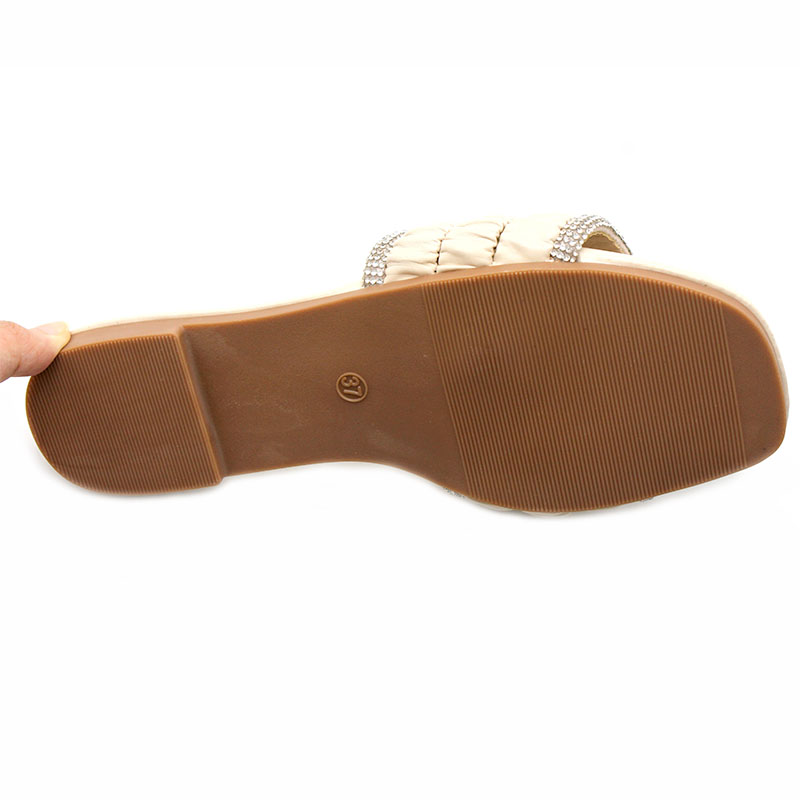 New slippers Women must Wear the Beach in Summer Flip-flops Soft Bottom Folds Striped Rhine-diamond Lady slippers product view