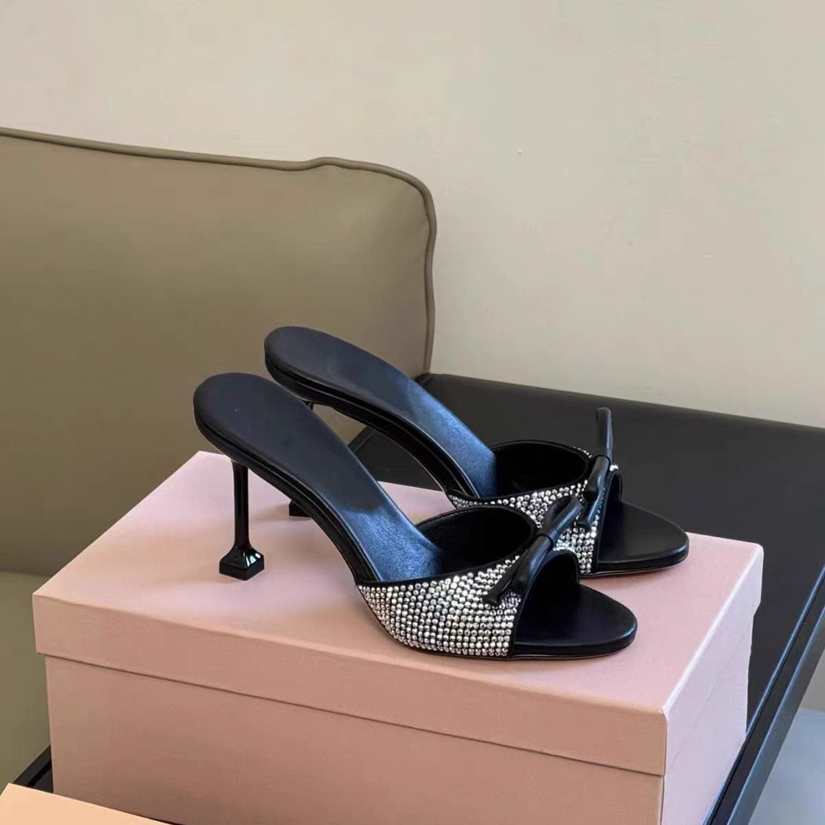 Bow-knot Rhinestone Satin One-Strap Slide Sandals Women Europe America Style Outdoor 2026 Summer New Black Round-Toe Open-Toe