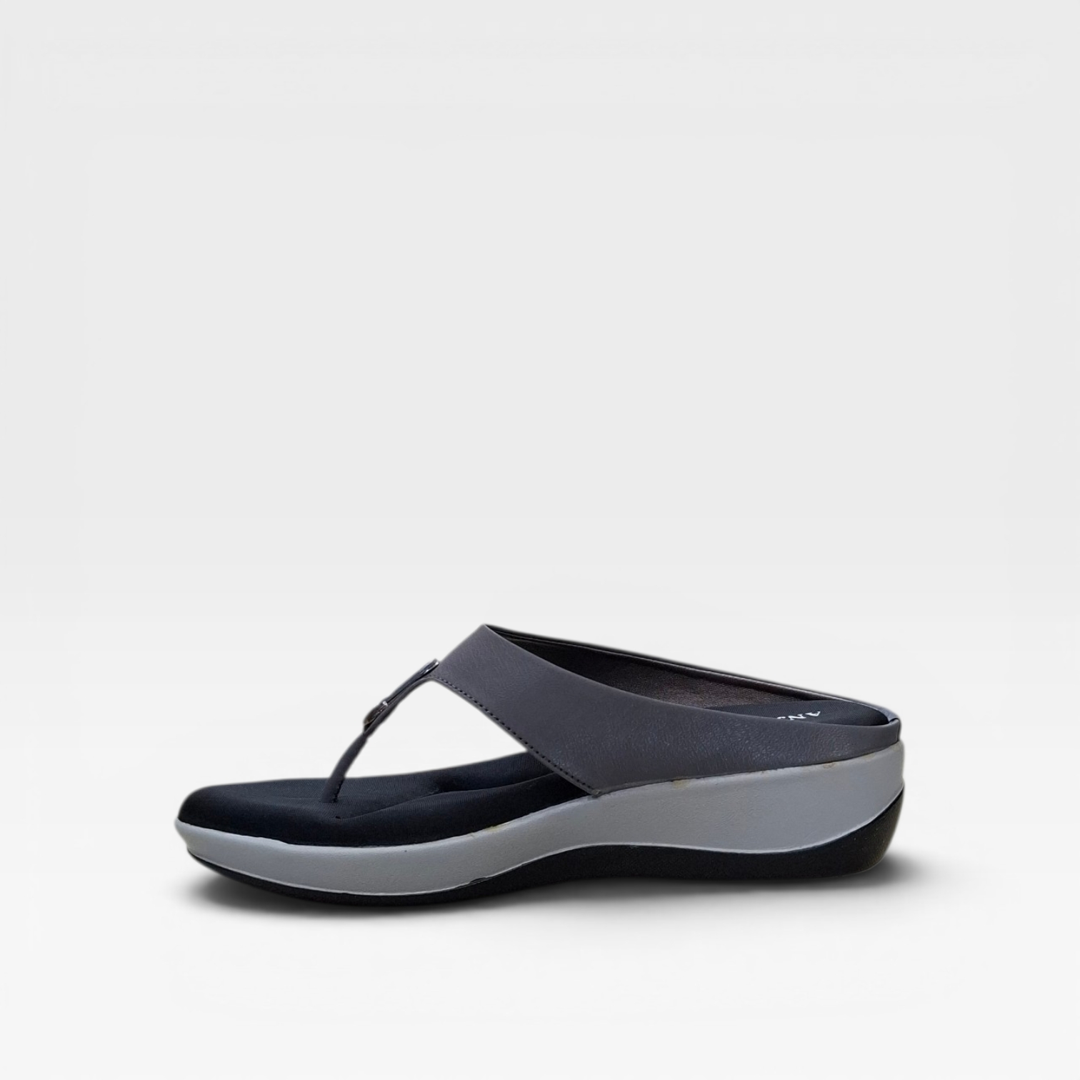 Women Fashion Stylish Comfortable Wedge Heel Slippers Flip Flop Buckle Strap Soft Cushion Anti Slip Lightweight Daily Wear detail