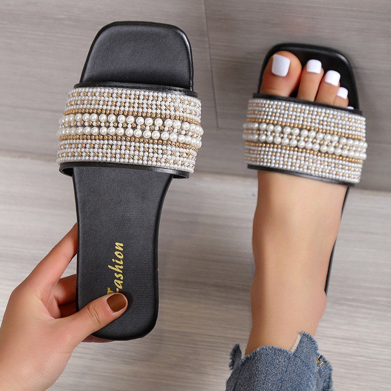 Flip Flops 2025 Hot Selling New Large Size Flat-Soled Fashionable Casual Women's Flip Flops for Daily Wear detail