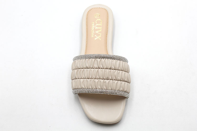 New slippers Women must Wear the Beach in Summer Flip-flops Soft Bottom Folds Striped Rhine-diamond Lady slippers detail
