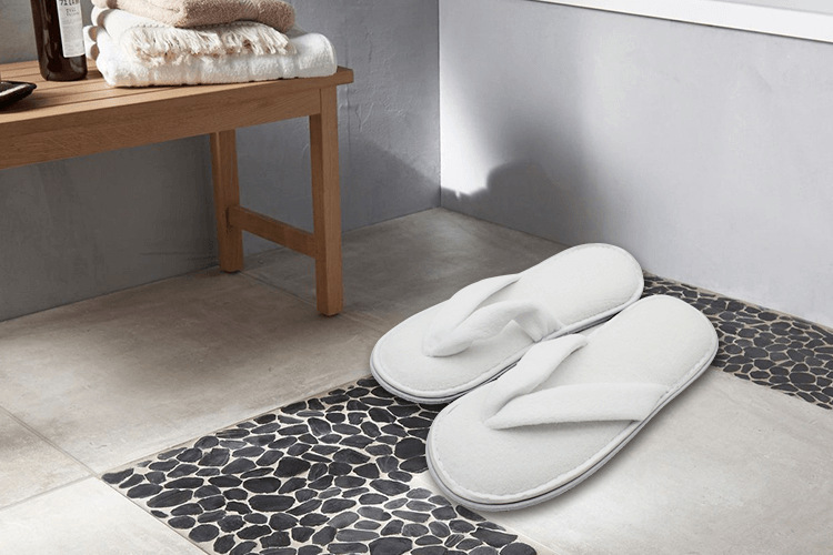 Hotel Disposable Cloth Guesthouse Room Amenities Cut-pile Flip-flops Thickened Non-slip Thong Sandals with Customizable logo detail
