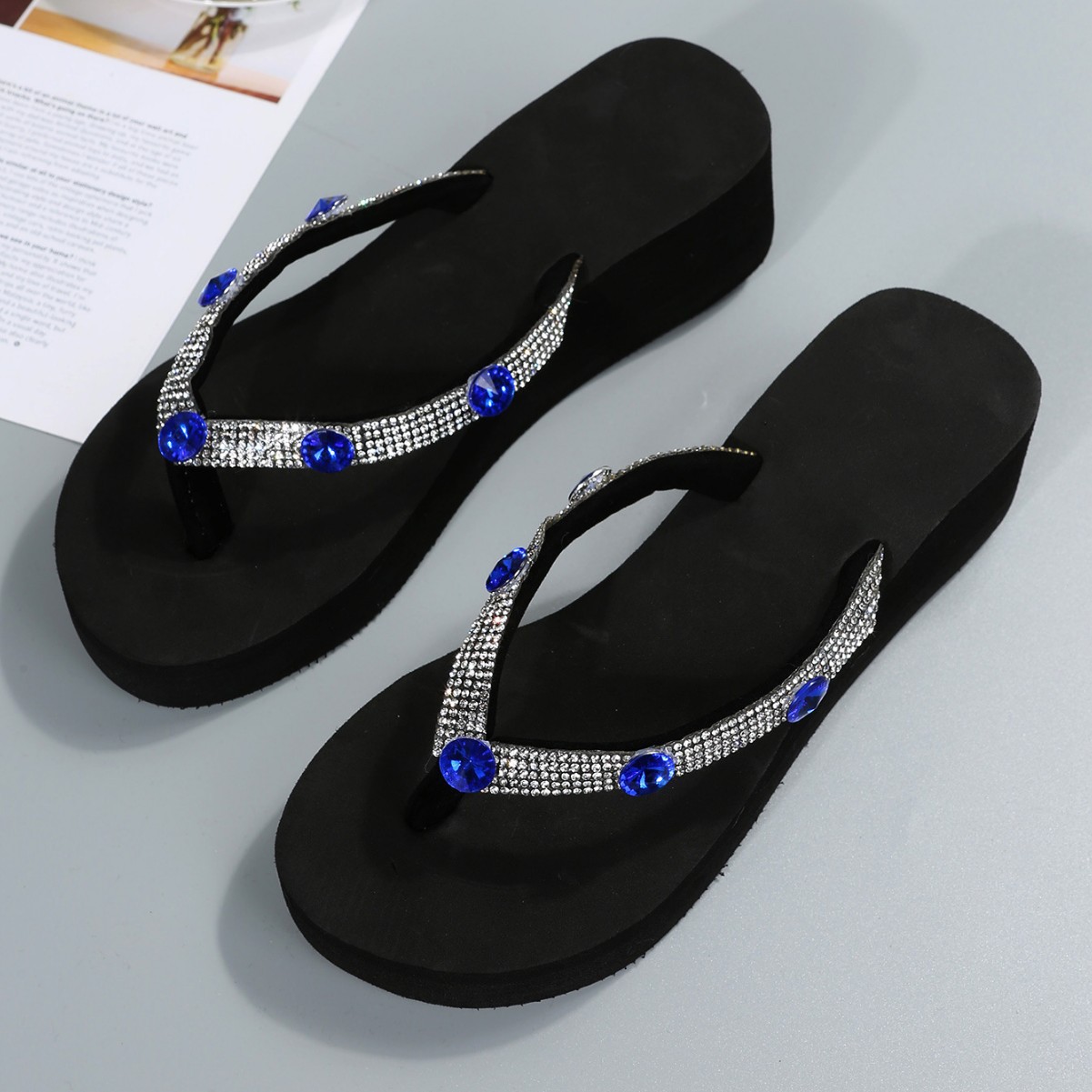 The Best-selling High-end Flip Flops with Platform Soles for Summer for Women to Wear Outside and Non-slip Beach Heels product view