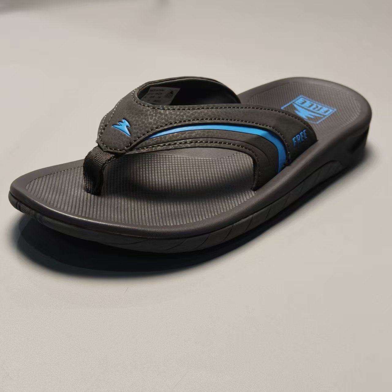 High-end Fashion Trendy Pu Upper Striped Design Breathable Durable Comfortable Stylish Elegant Thick-soled Outdoor Slippers product view