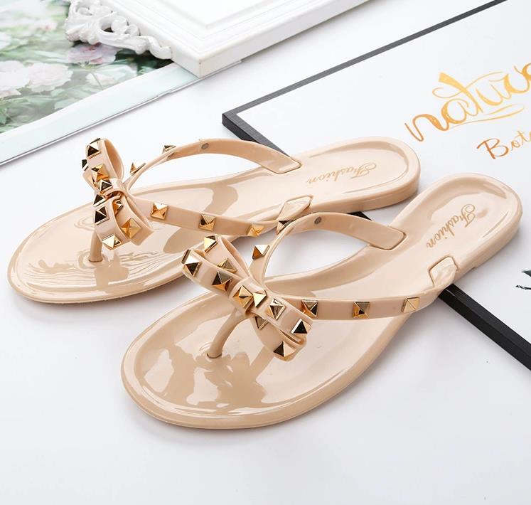 European New Style Platform Transparent Slip-On Fashion Trend Flip-Flops Round Toe for Summer Outdoor Use Jelly Sandals Women product view