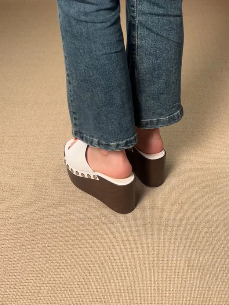 Female Rivet Wedge Slippers Summer Outside Rivets Platform Slippers Beach Wood Grain Thick Bottom Slope Heel Cool Slippers Women detail