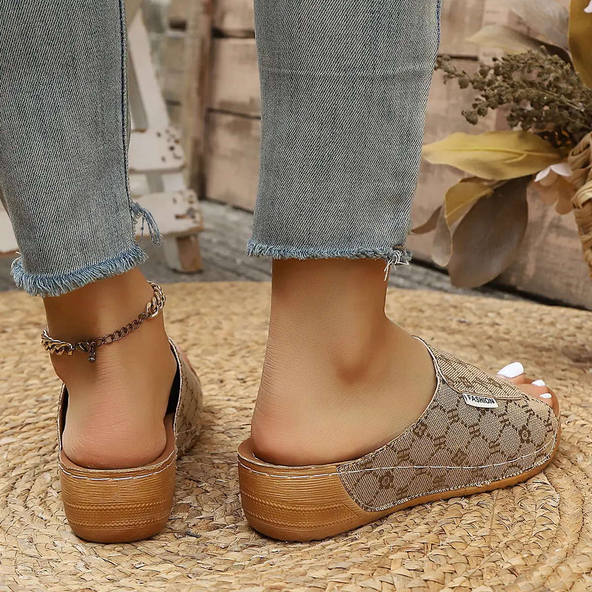 Fashionable Best Selling New Comfortable BeachPlus Size Women's Shoes Summer Elegant Fish Mouth Slope Heel Thick Soled Slippers product view