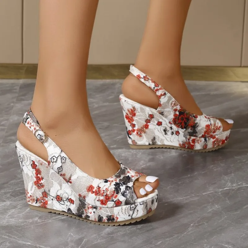 Spring Autumn New Round Head Sexy/Comfortable Banquet Sandals Fashionable Hot Selling Open Toed Slope Heel Sandals for Women detail