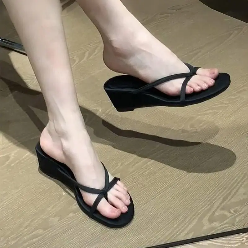 Thick bottom flip flops for women, new style with sloping heel, anti slip and height increasing, super hot clip on sandals