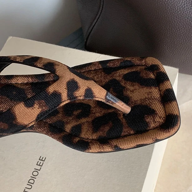 Slope heel leopard print herringbone sandals for women's casual wear, fashionable , mid heeled women's shoes with a stylish look detail